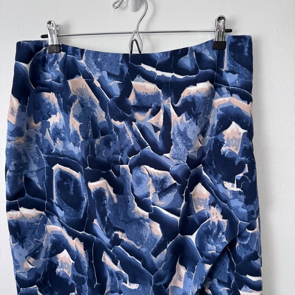 NWT Chico’s Surplice Midi skirt in Winter Lake pattern Size 1.5 or US 10 - Picture 2 of 11